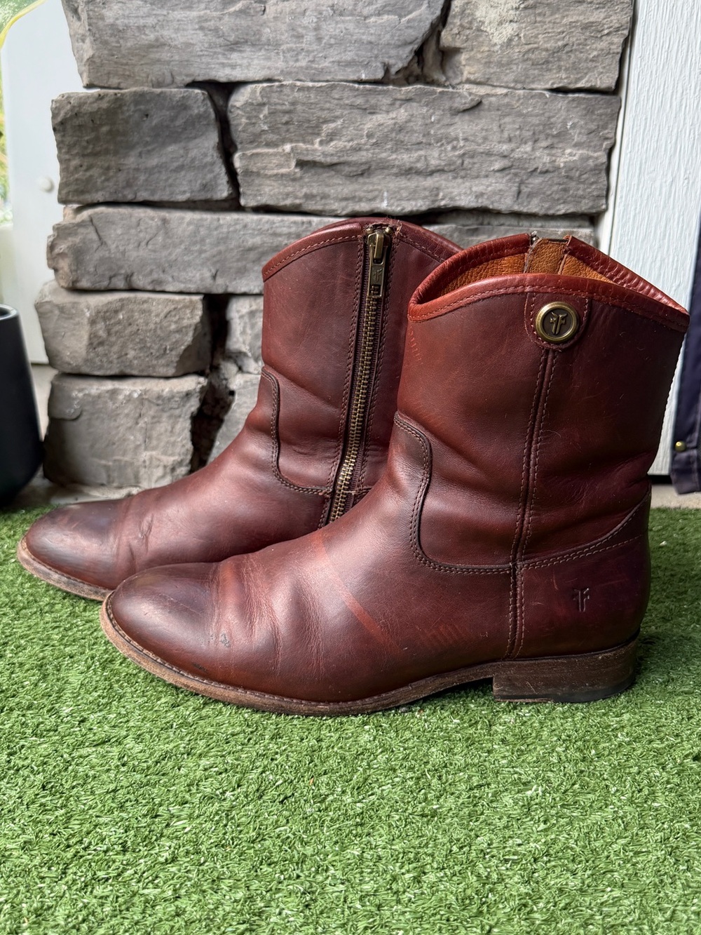 Frye Melissa Button Short Zip Brown Leather Women’s Boots - Picture 2 of 12